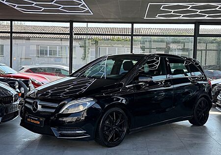 Mercedes-Benz B 180 NAVI BI-XENON KLIMA SITZHZ PANORAMA TEMPO