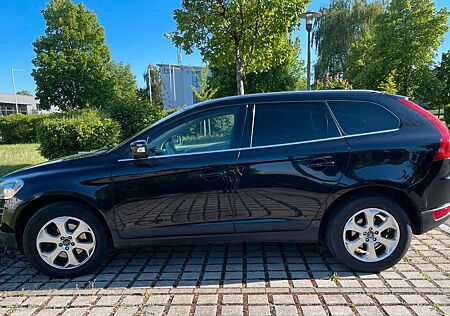 Volvo XC 60 XC60 D3 AWD Summum, AHK, 8-fach bereift, TÜV neu