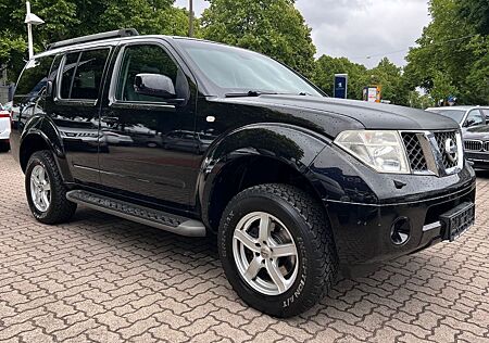 Nissan Pathfinder 2.5dCi Premium/4x4/7.Sitzer/Leder/AHK