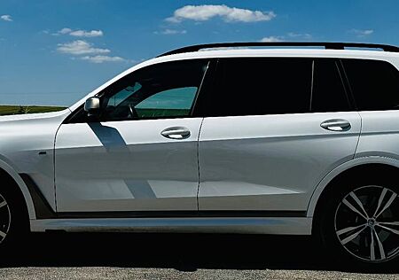 BMW X7 M50i , Vollausstattung, Garantie bis 10/2027