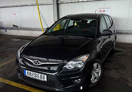 Hyundai i30 CW 1.4 Classic - Top Zustand