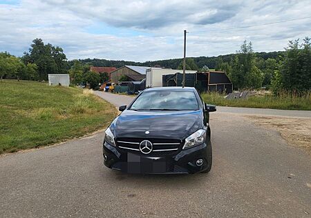 Mercedes-Benz A 180 TÜV 01/26 / Schwarz / Teilleder / 121.000 km