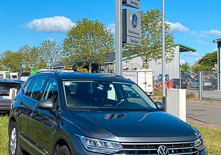 VW Tiguan Allspace Volkswagen Life 4Motion