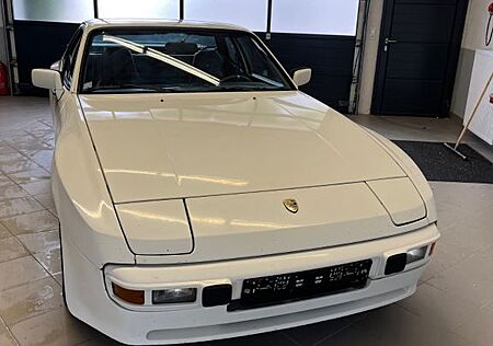 Porsche 944