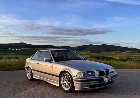 BMW 328i Coupé E36