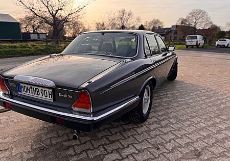 Jaguar XJ12 Daimler Double Six