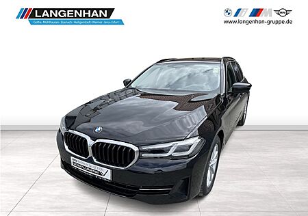 BMW 520d xDrive Tour. NAVI HUD PANO RFK SHZ AHK DAB