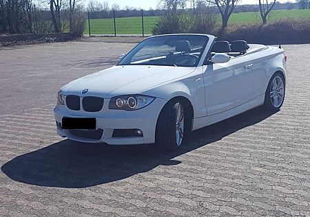 BMW 120d Cabrio mit M-Paket, 8-fach bereift.