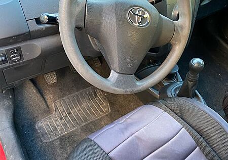 Toyota Yaris 1,0-l-VVT-i -