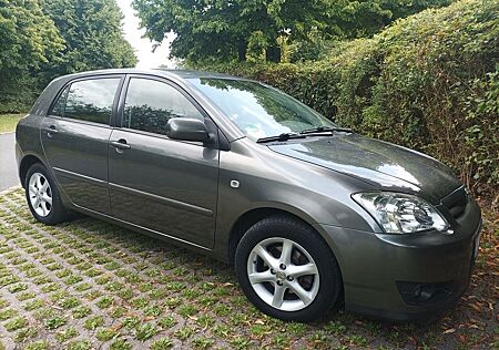 Toyota Corolla 2.0 D-4D Automatik Klima Navi