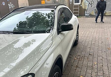 Mercedes-Benz GLA 250 4MATIC DCT AMG Line AMG Line