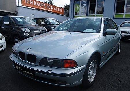 BMW 523i Lim. Automatik*AHK-Abn.*Sitzheizung*Xenon*