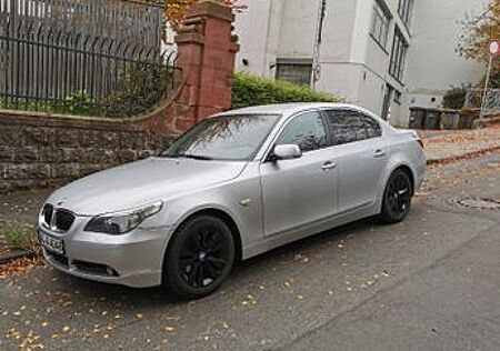 BMW 523i -