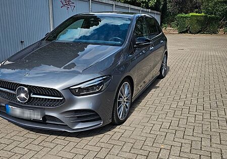 Mercedes-Benz B 200 AMG LINE