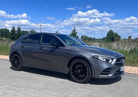 Mercedes-Benz A 250 e 8G-DCT AMG Line