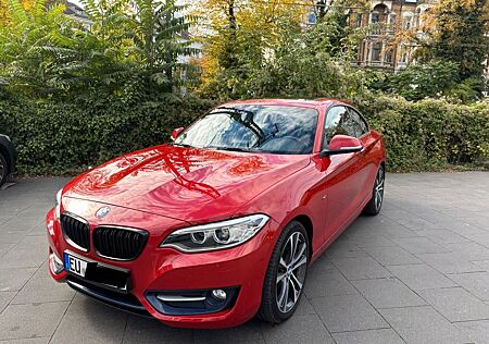 BMW 220i Coupé Sport Line