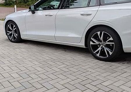 Volvo V60 B4 DCT R Design R Design/