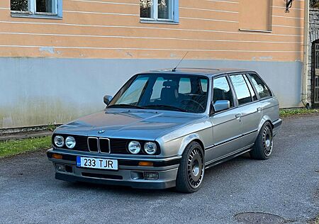 BMW 325i Touring