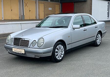 Mercedes-Benz E 240 Automatik/El.Fenster/Schiebedach/05/25