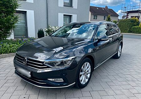VW Passat Variant Volkswagen 2.0 TDI SCR DSG Elegance AHK