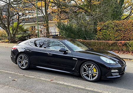 Porsche Panamera 4S Garagenwagen 8-Fach Bereift