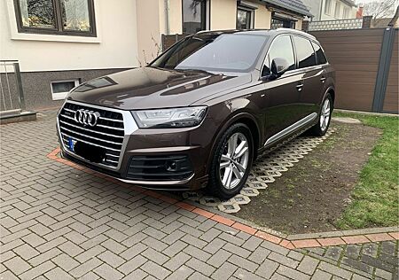 Audi Q7 3.0 TDi QuAHK 360KamStandheizung 7Sitze Voll