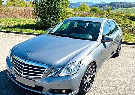 Mercedes-Benz E 200 CGI BlueEFFICIENCY -