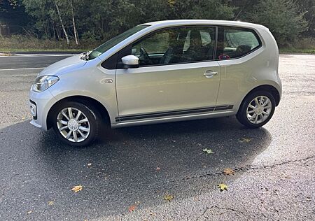 VW Up Volkswagen ! 74 PS SHZ 2015 guter Zustand