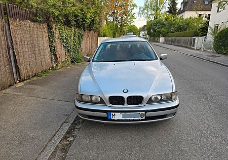 BMW 523i