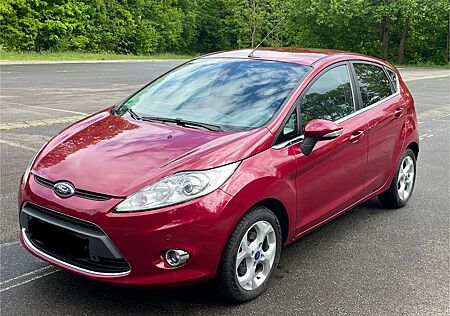 Ford Fiesta 1,25 60kW Titanium, Frontscheibenheizung,