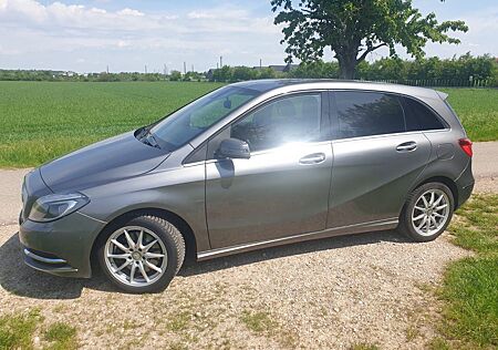 Mercedes-Benz B 220 4MATIC DCT -