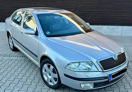 Skoda Octavia 1.6 FSI Elegance *TüvNeu*Xenon*Leder*