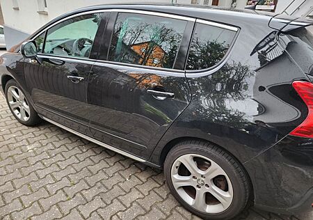Peugeot 3008 Hybrid4 2.0 HDI ALLRAD+NAVI+HE