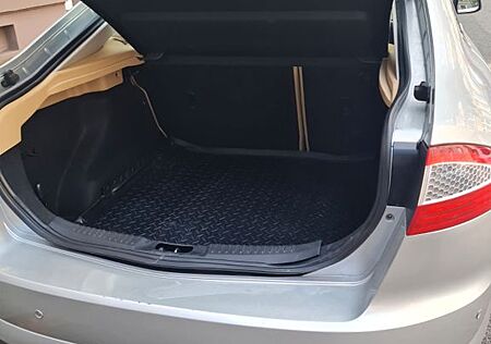 Ford Mondeo 2,0 Ghia Ghia