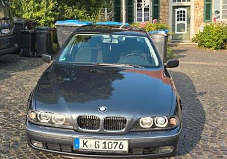 BMW 520i