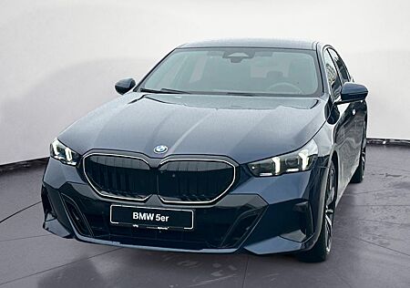 BMW 520d xDrive Limousine AHK Standheizung M-Sport