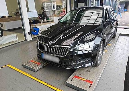 Skoda Superb Combi Ambition 2.0 TDI AHK/LED/NAVI/CAM/