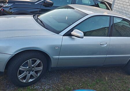 Audi A4 1.8L Benzin (TÜV NEU)