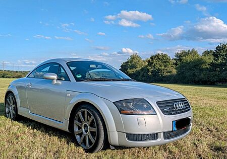 Audi TT Coupe 1.8T quattro 165 kW -