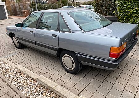 Audi 100