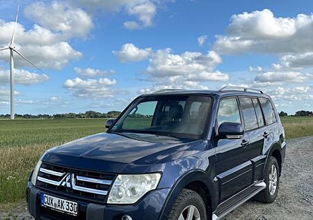 Mitsubishi Pajero 3,2 DI-D Intense Automatik Intense
