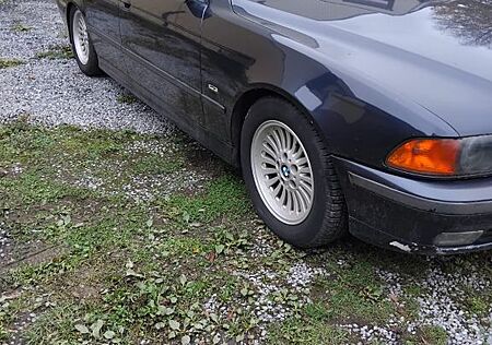 BMW 528i Touring