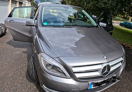 Mercedes-Benz B 180 -