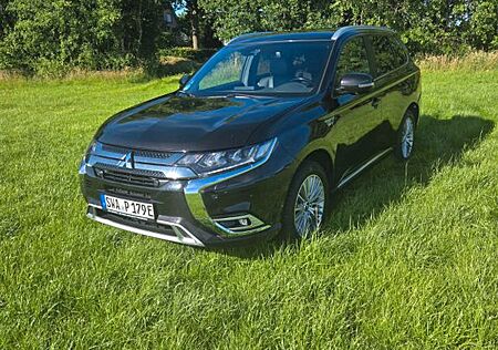 Mitsubishi Plug in Hybrid Outlander Plug-in Hybrid Outlander 2.4 MIVEC PLUG-IN H...