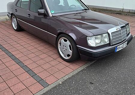 Mercedes-Benz 230