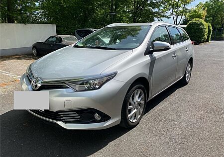 Toyota Auris Touring Sports +GJR+KAM+TÜV Neu