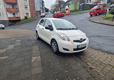Toyota Yaris 1,33 PDC 5 Tür. 6 Gang Bluetooth 99PS