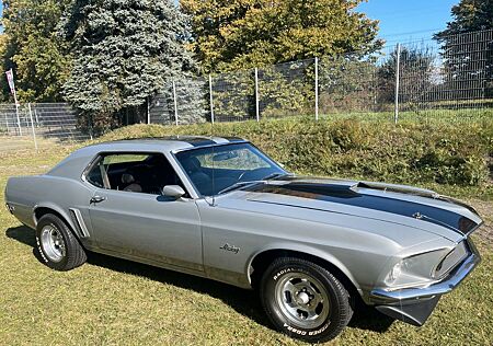Ford Mustang Coupe ** 302 F-Code **