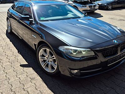 BMW 528 5erTouring 528 i xDrive -PANO/AHK/Insp.NEU!