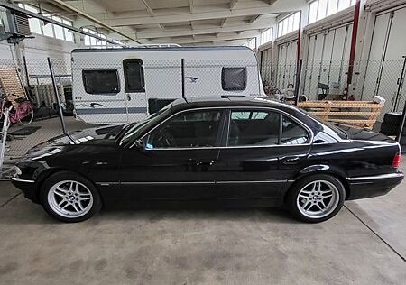 BMW 728i A -